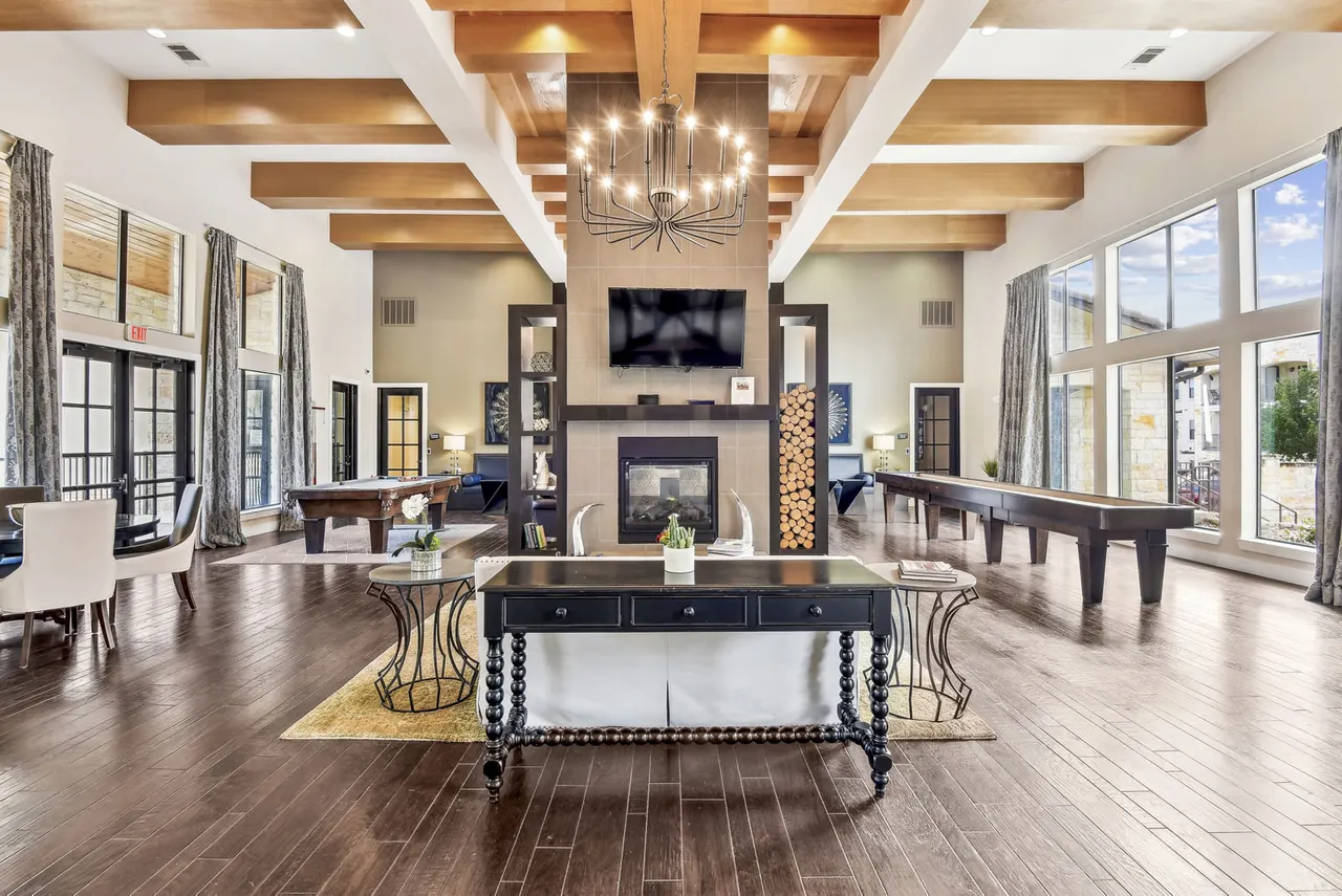 Lenox Stone Oak Apartments