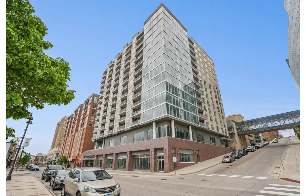 The Lakeview at 333