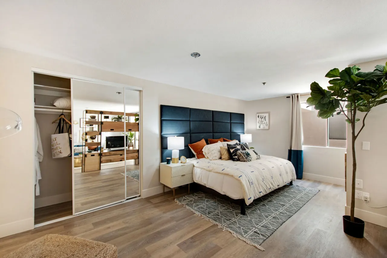 Los Feliz Club Apartments