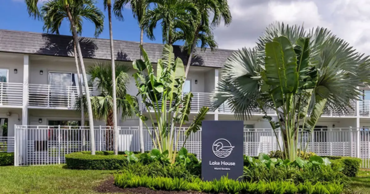 Lake House Apartments