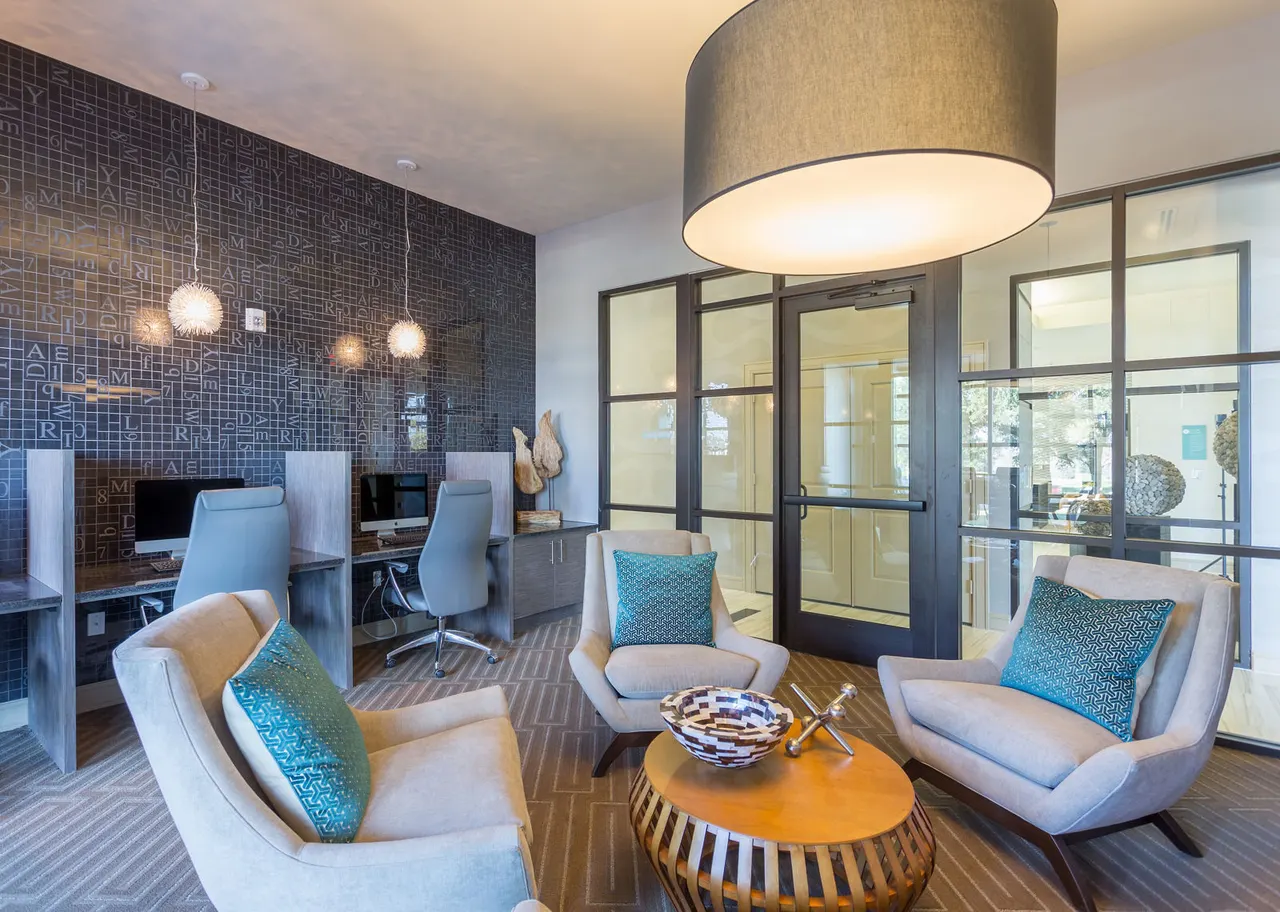 Azul Lakeshore Apartments