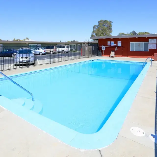Delta Court Apartments