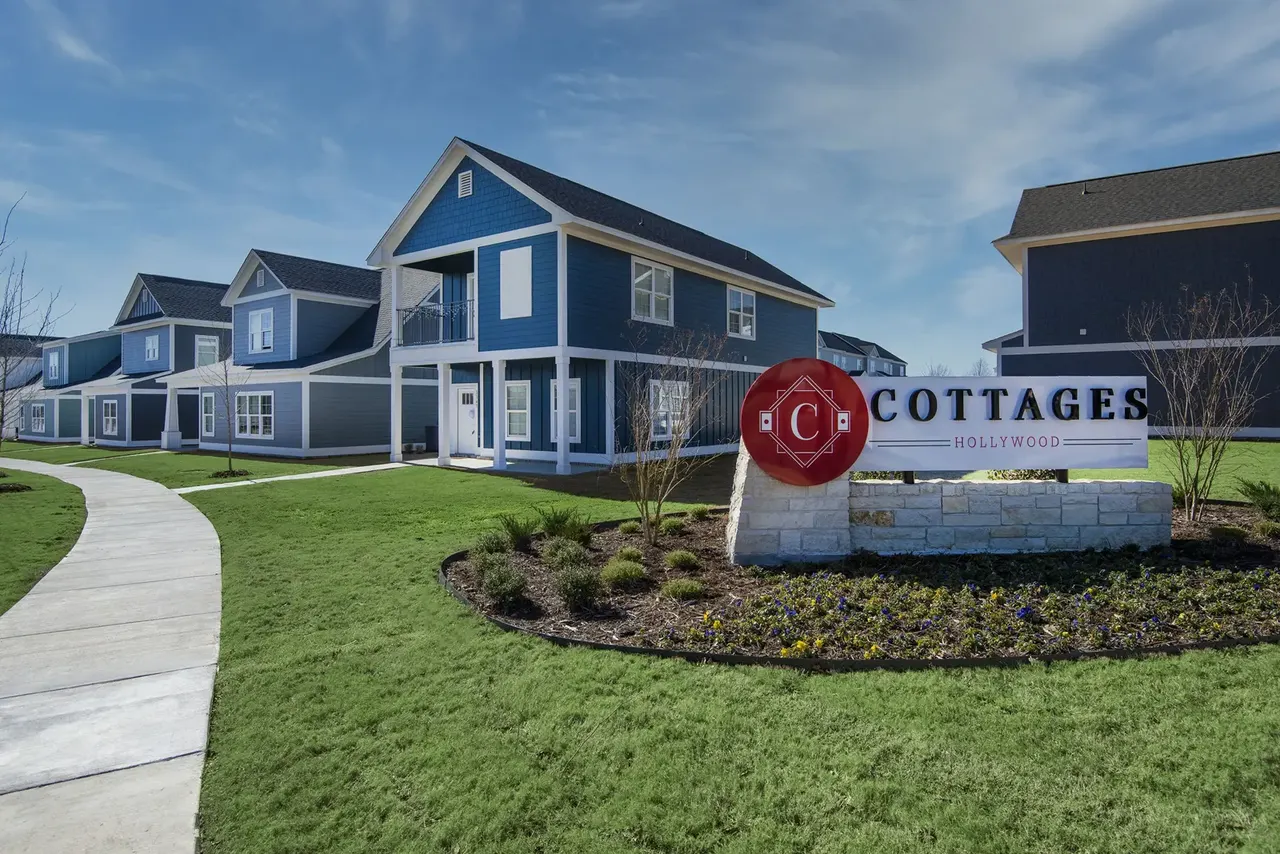 The Cottages on Hollywood