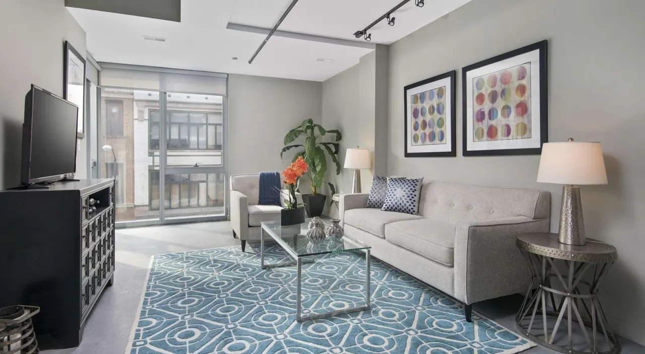 1241 N Milwaukee Apartments