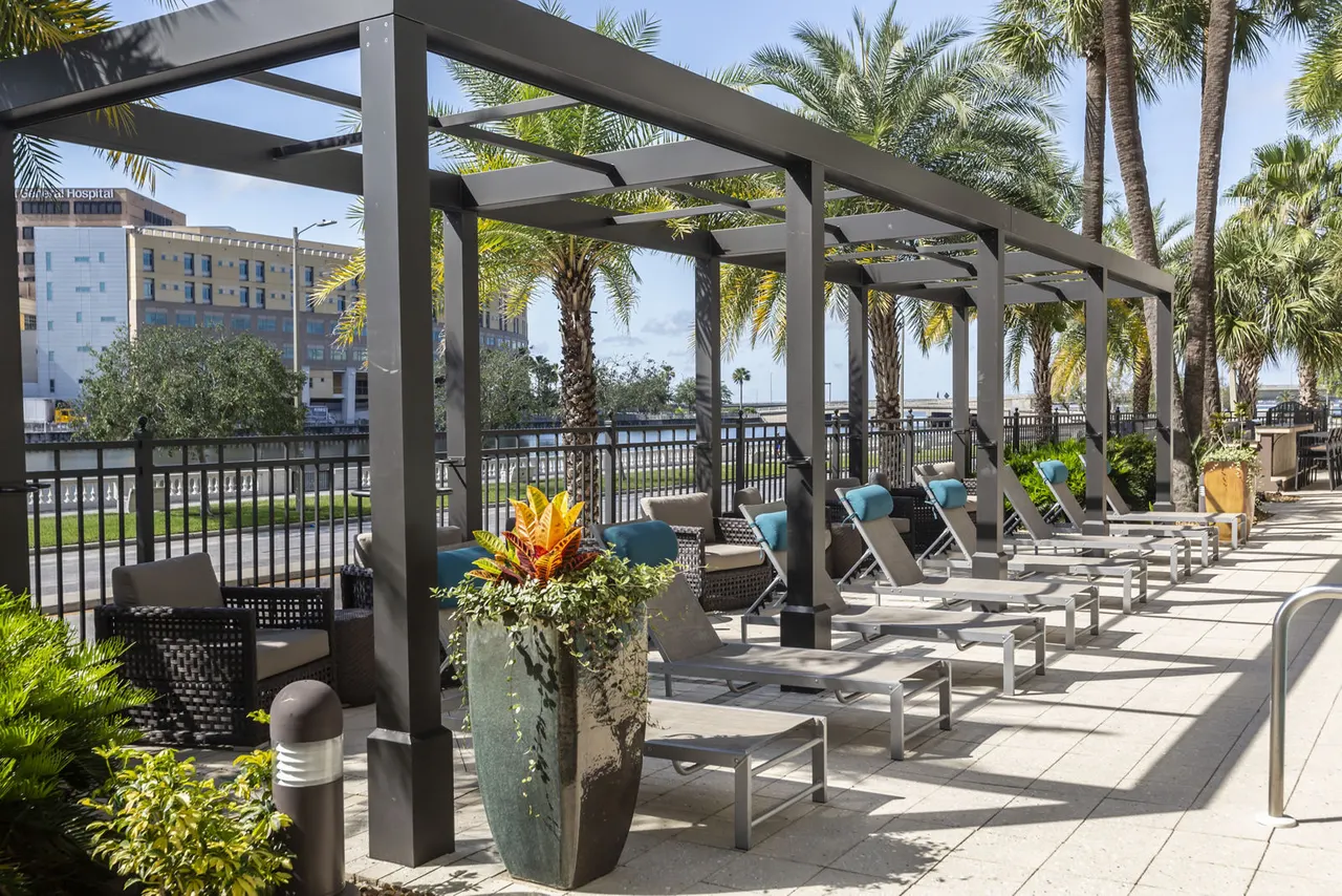 2 Bayshore Luxury Waterfront Apartments
