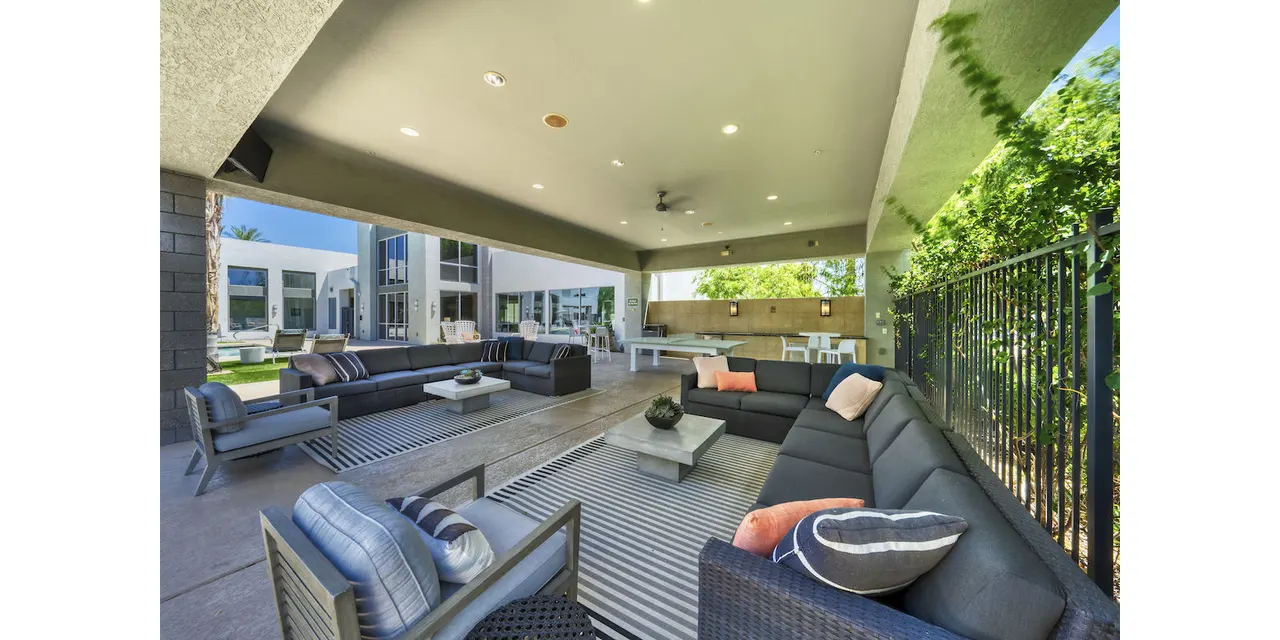 Seven Luxury Apartments