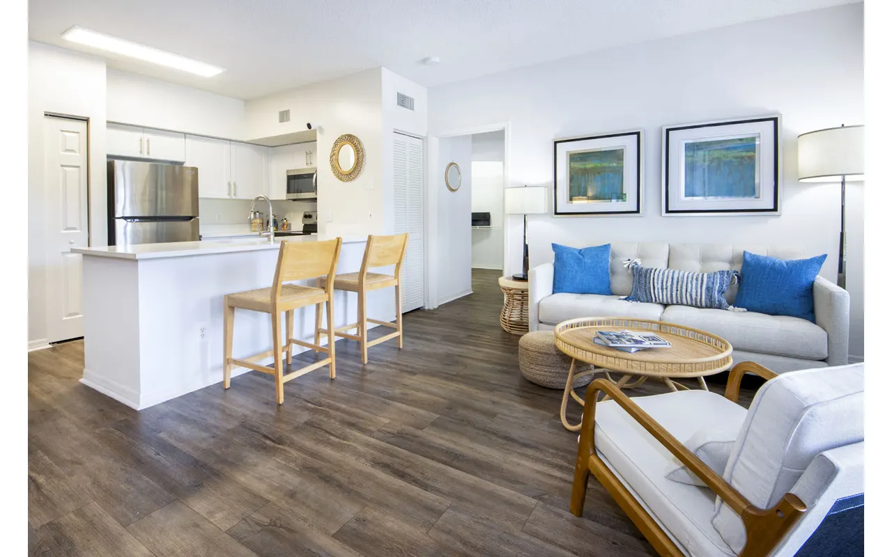 Mira Flores Apartments