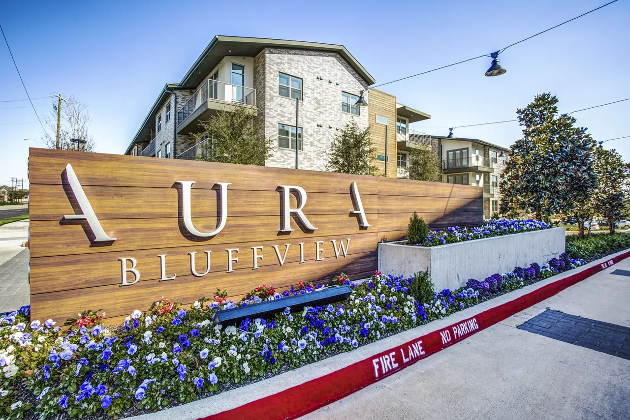 Aura Bluffview