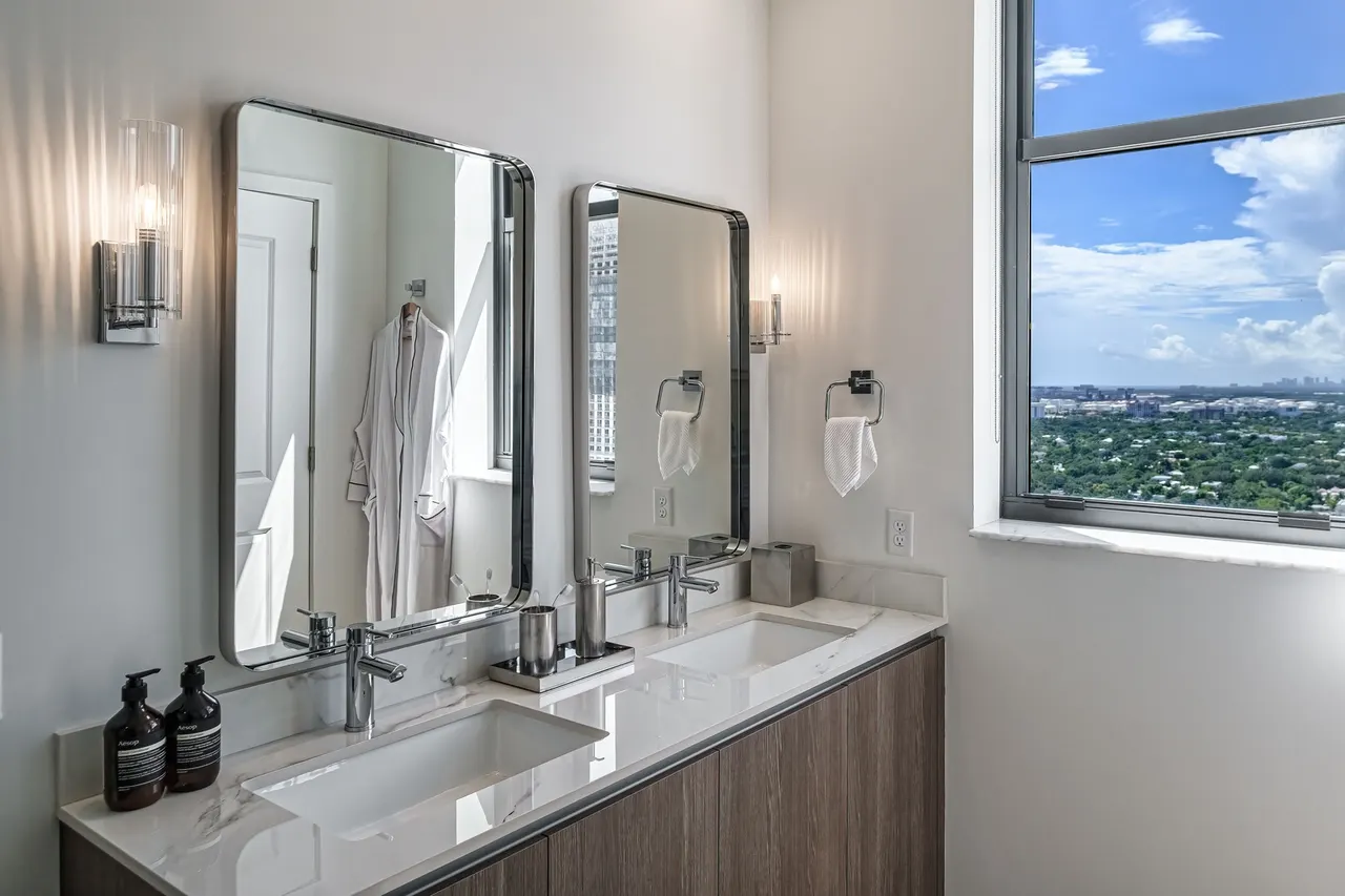 Veneto Las Olas Apartments
