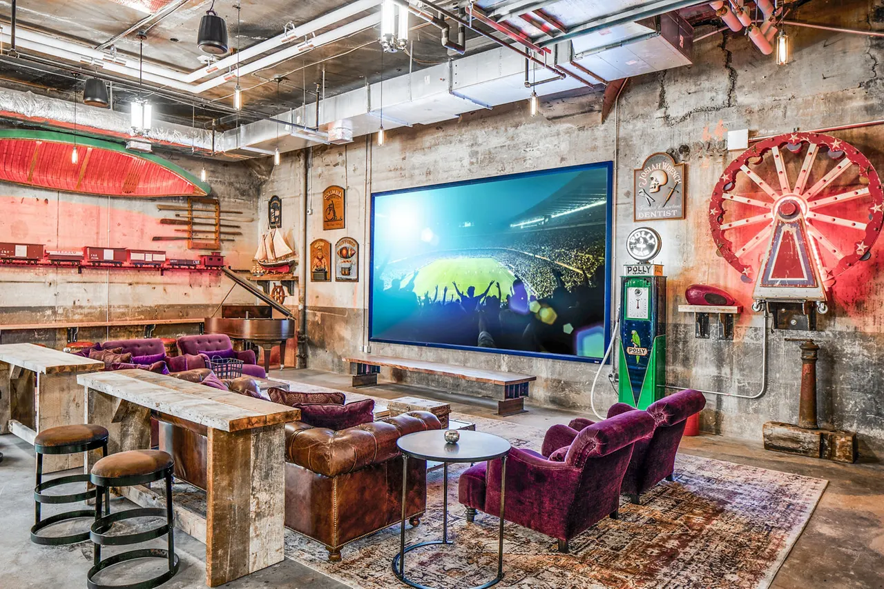 Hecht Warehouse