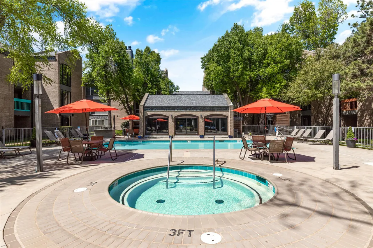Sycamore Square South