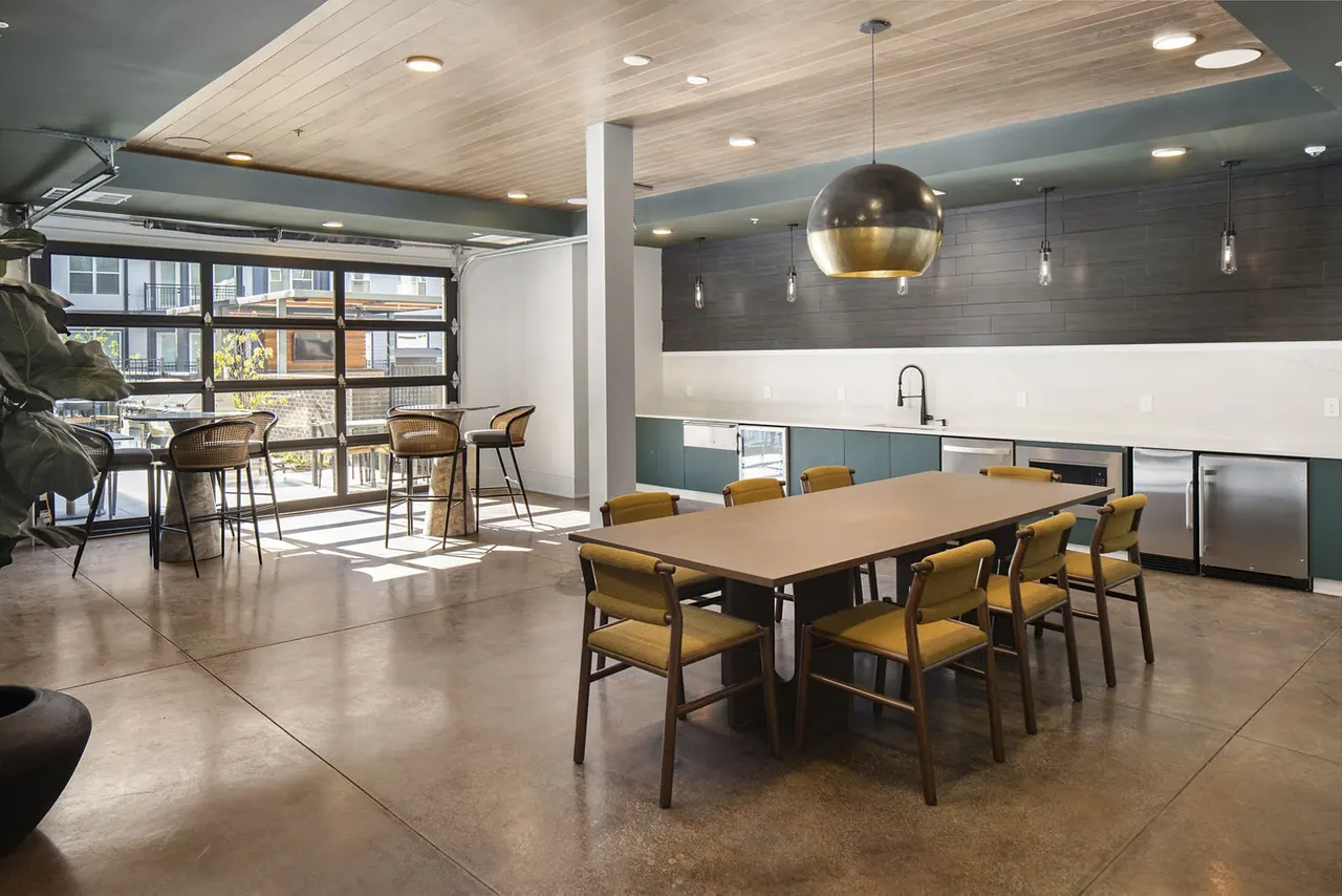 The Hickory at Indian Lake Village Apartments