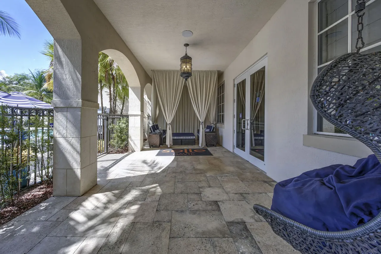 Solle Davie Apartments
