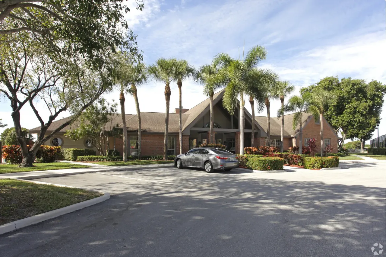 Tamarac Pointe Apartments