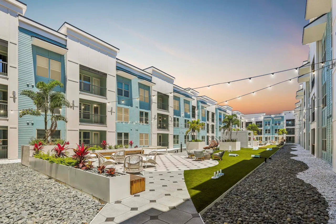 Brea Lakewood Ranch Apartments