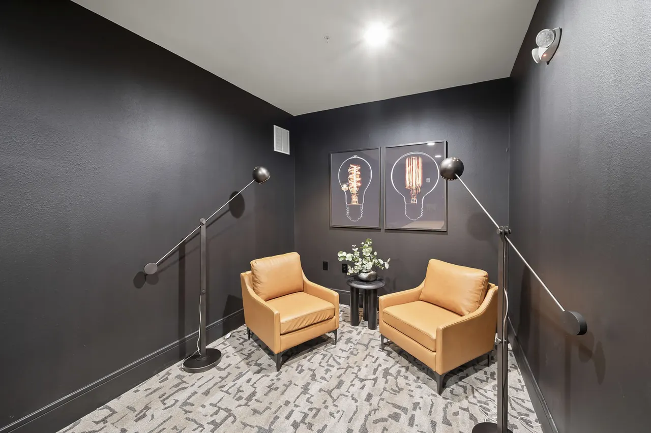 Domain West Apartments
