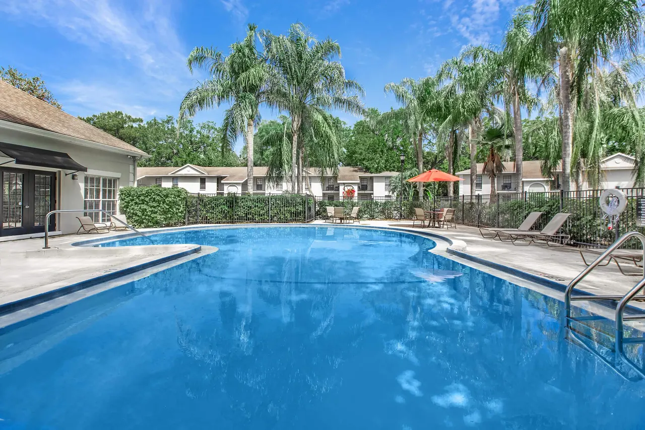 Grand Oaks Apartments