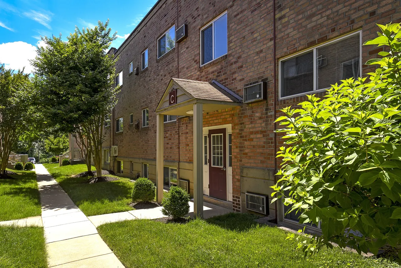 Woodview Apartments
