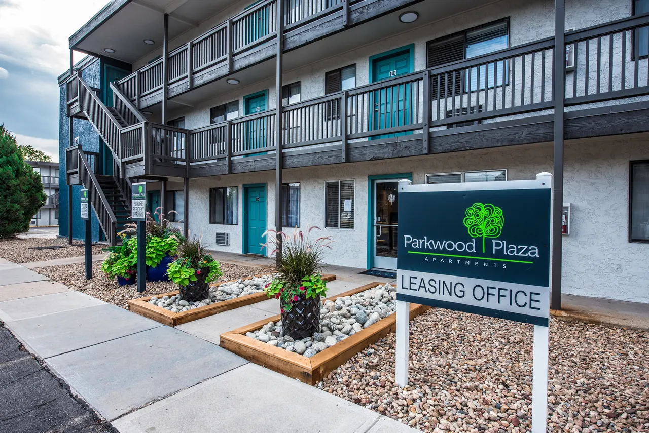 Parkwood Plaza Apartments