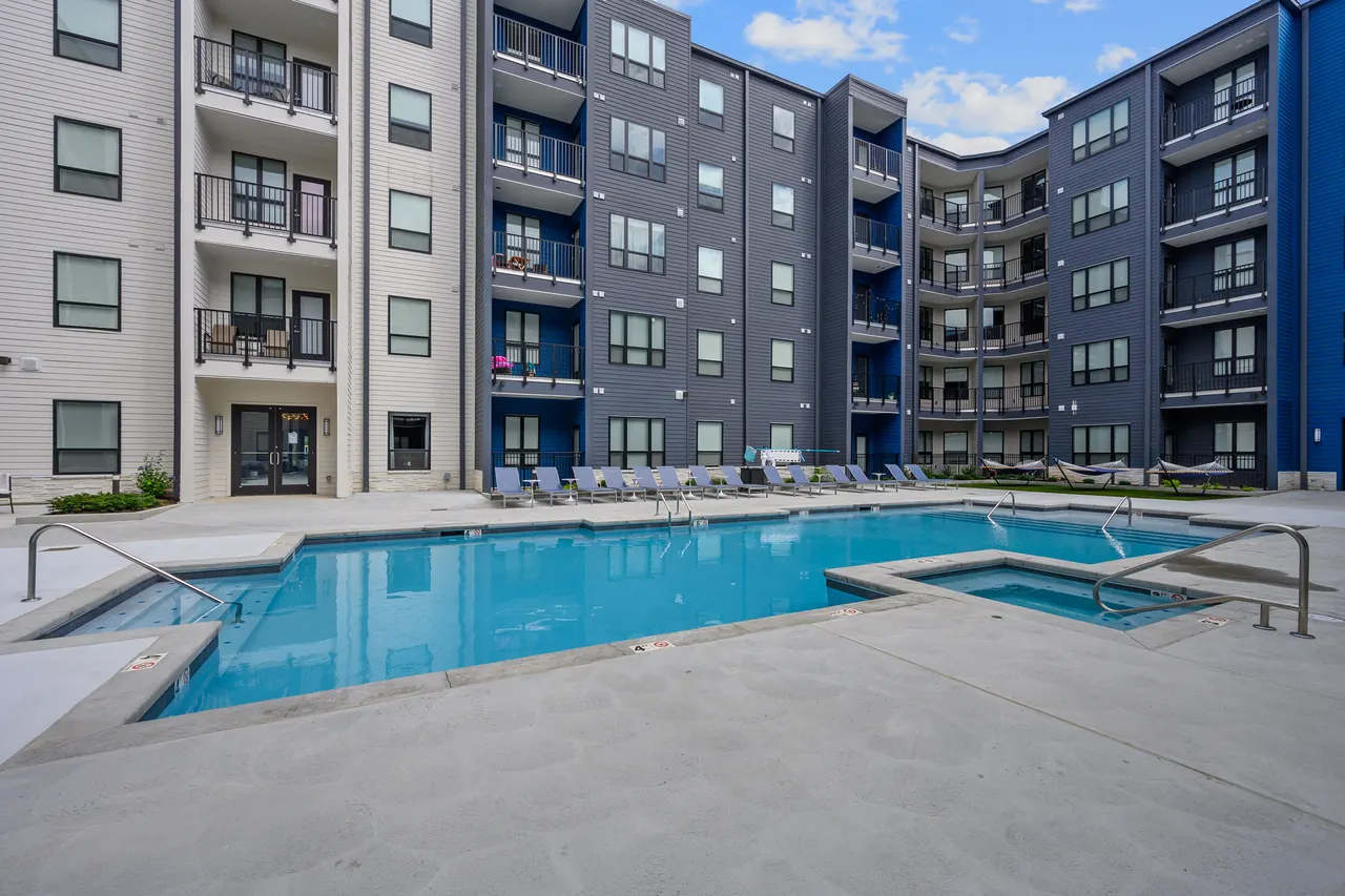 Aspire Kenwood Apartments