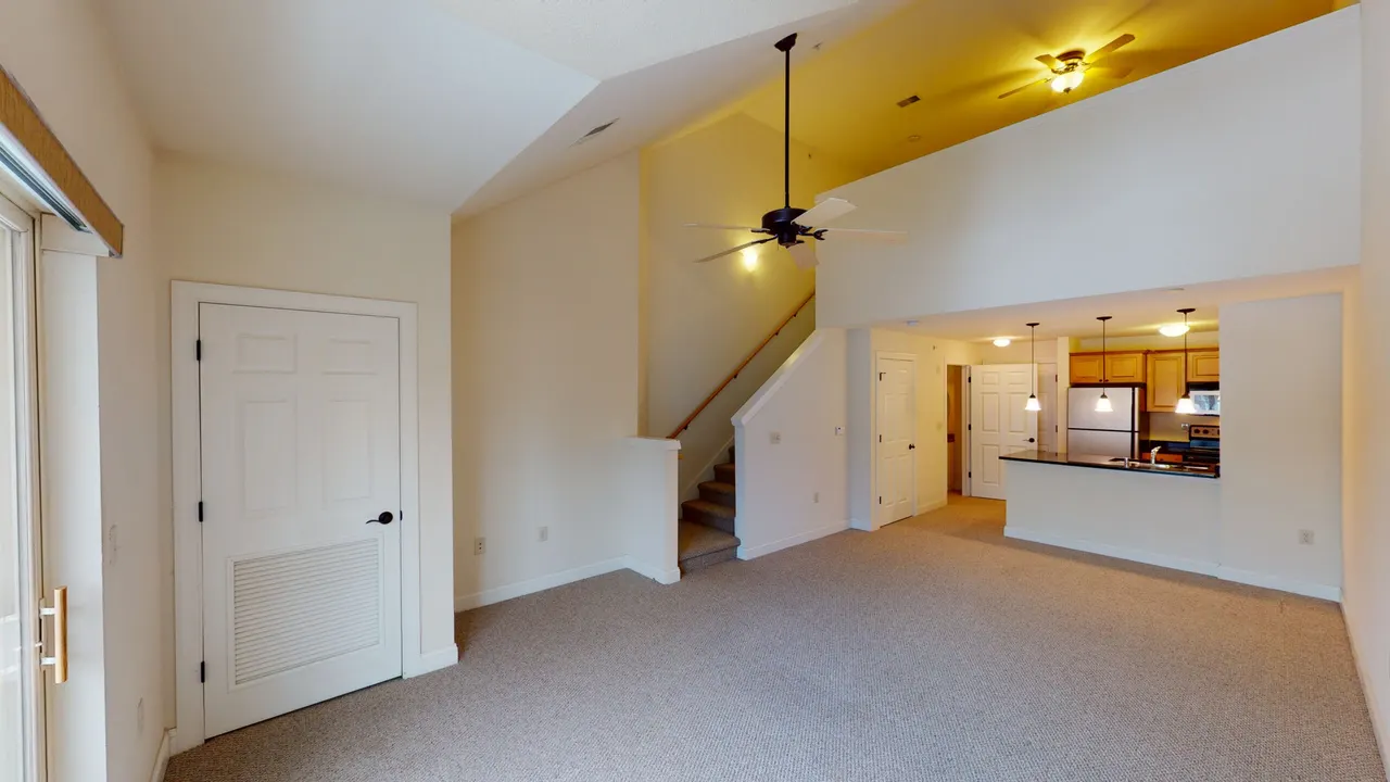 Delafield Lakes Apartments