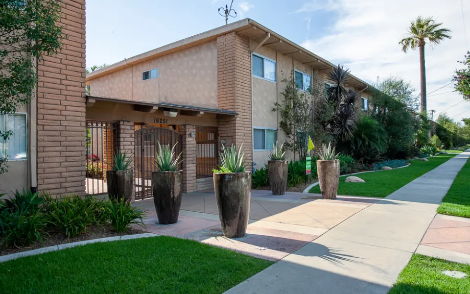 16251 Woodruff Apartments