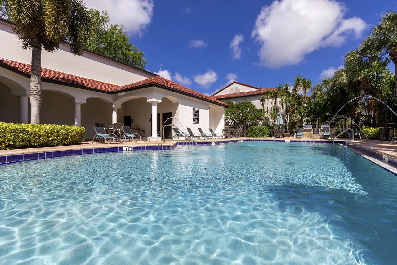 Mira Flores Apartments