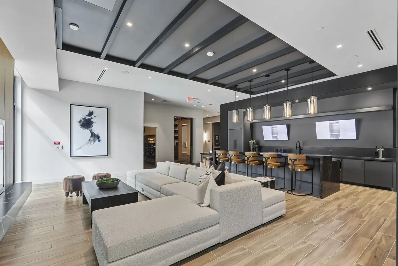 Alta New Carrollton