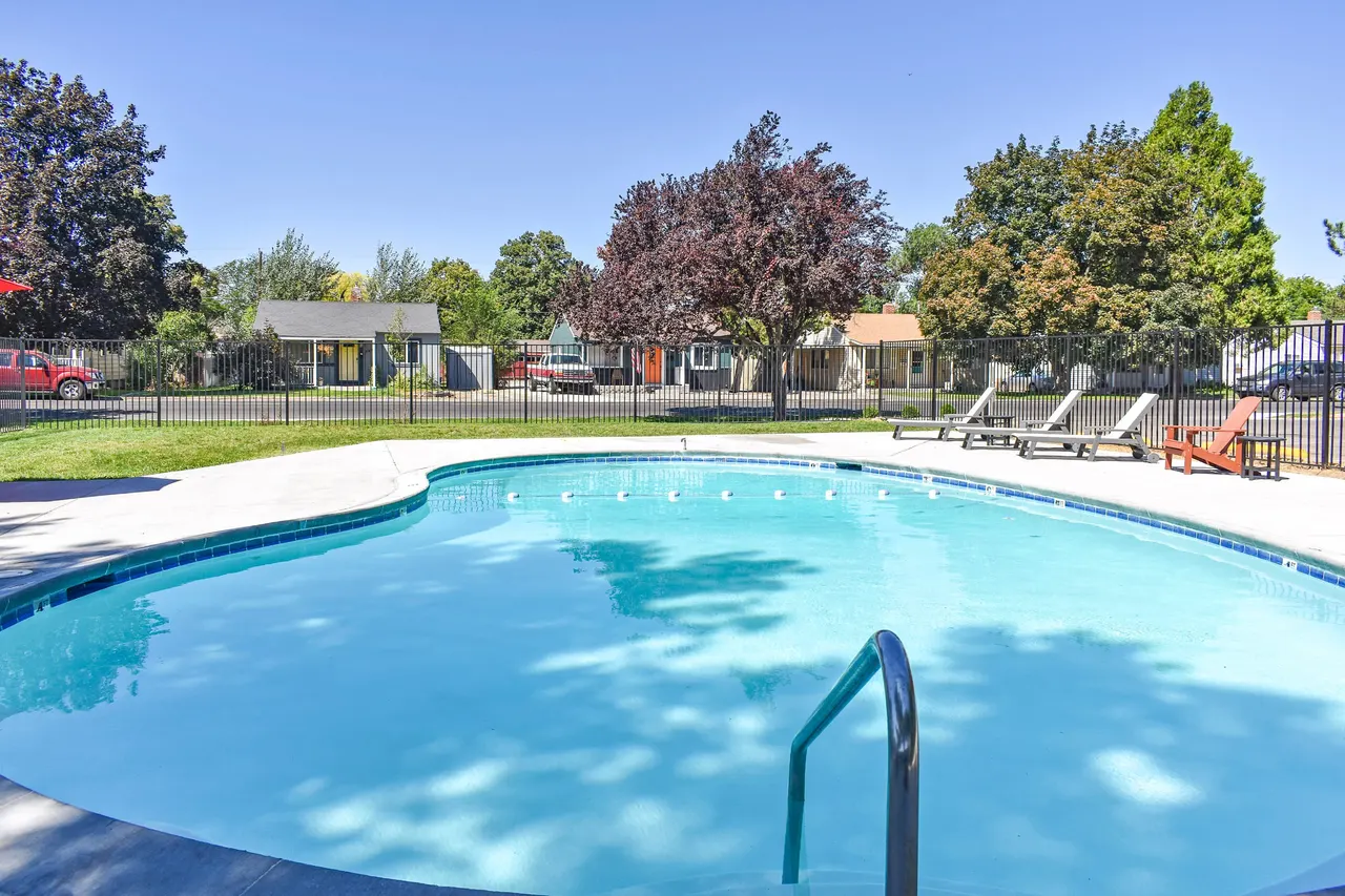 Laurel Park Apartments