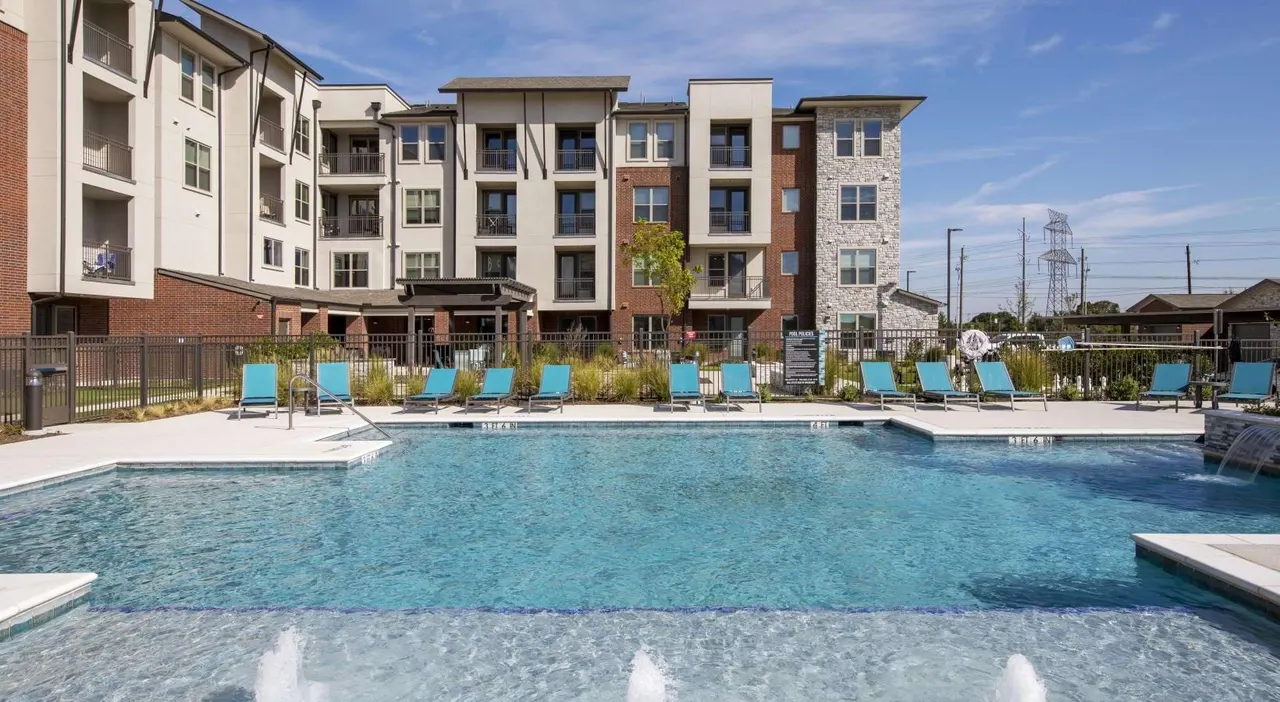 The Luxe at Cedar Hill