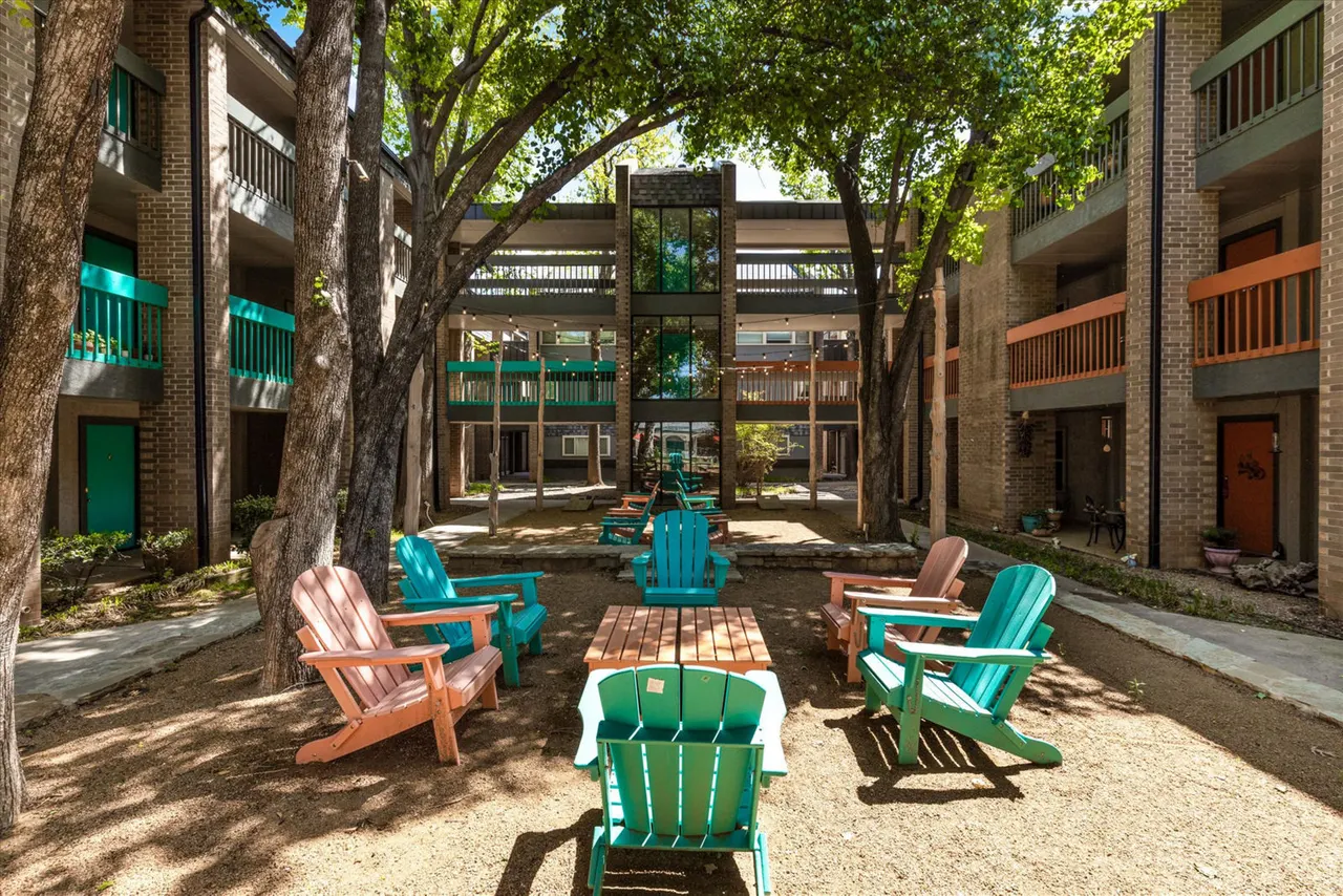 Sycamore Square South