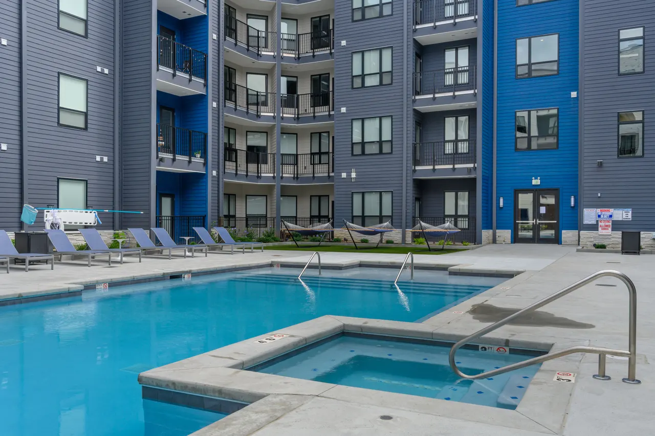 Aspire Kenwood Apartments