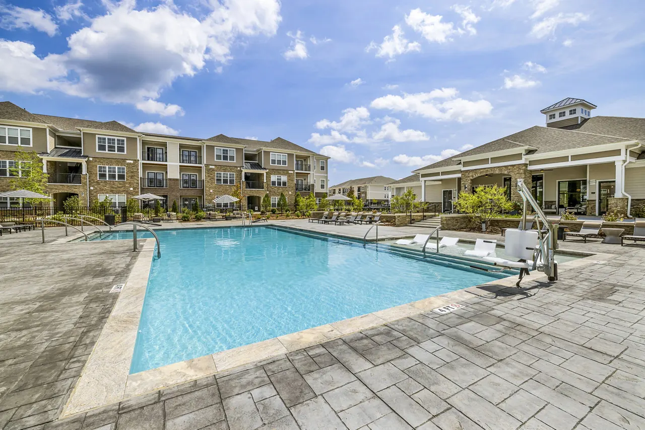 River Oaks Landing