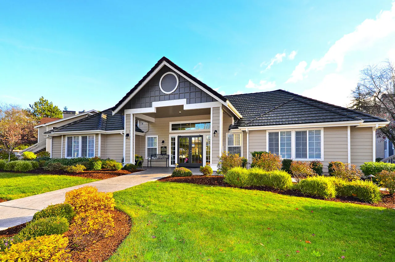 Bay Court at Harbour Pointe Apartments