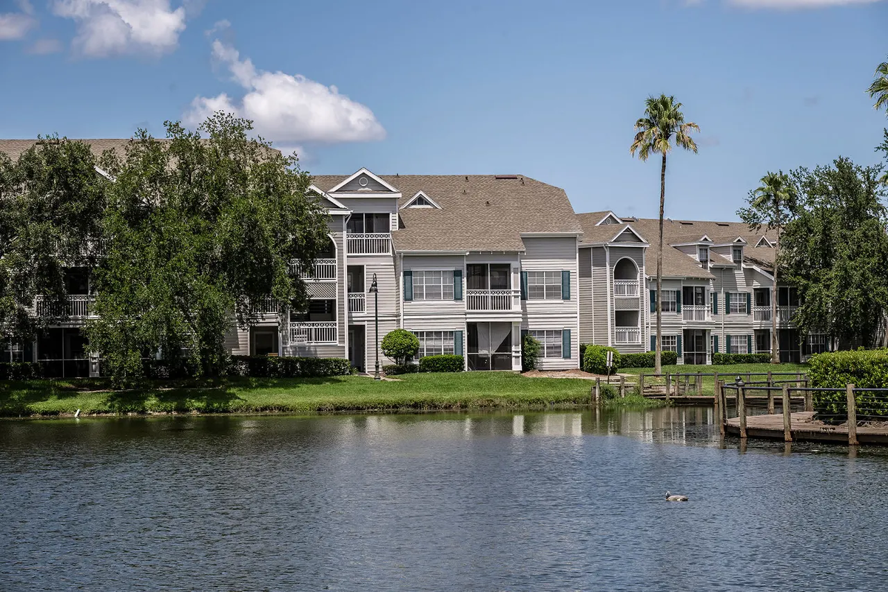 Park Central Apartments - Manor Row