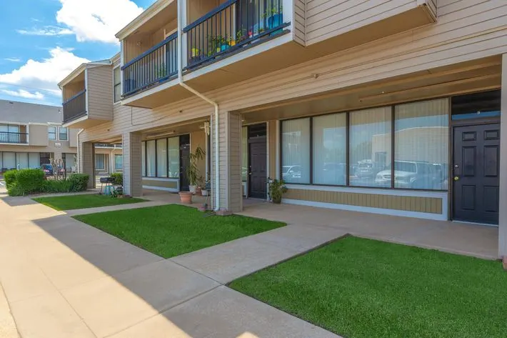 Lightning Creek Apartments