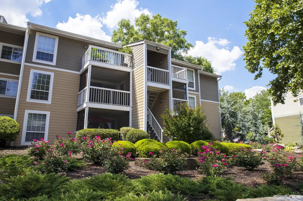 The Lake House At Martins Landing Apartments