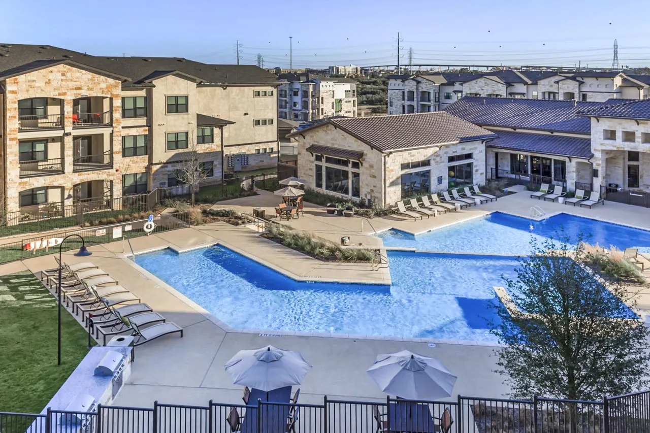 Lenox Stone Oak Apartments
