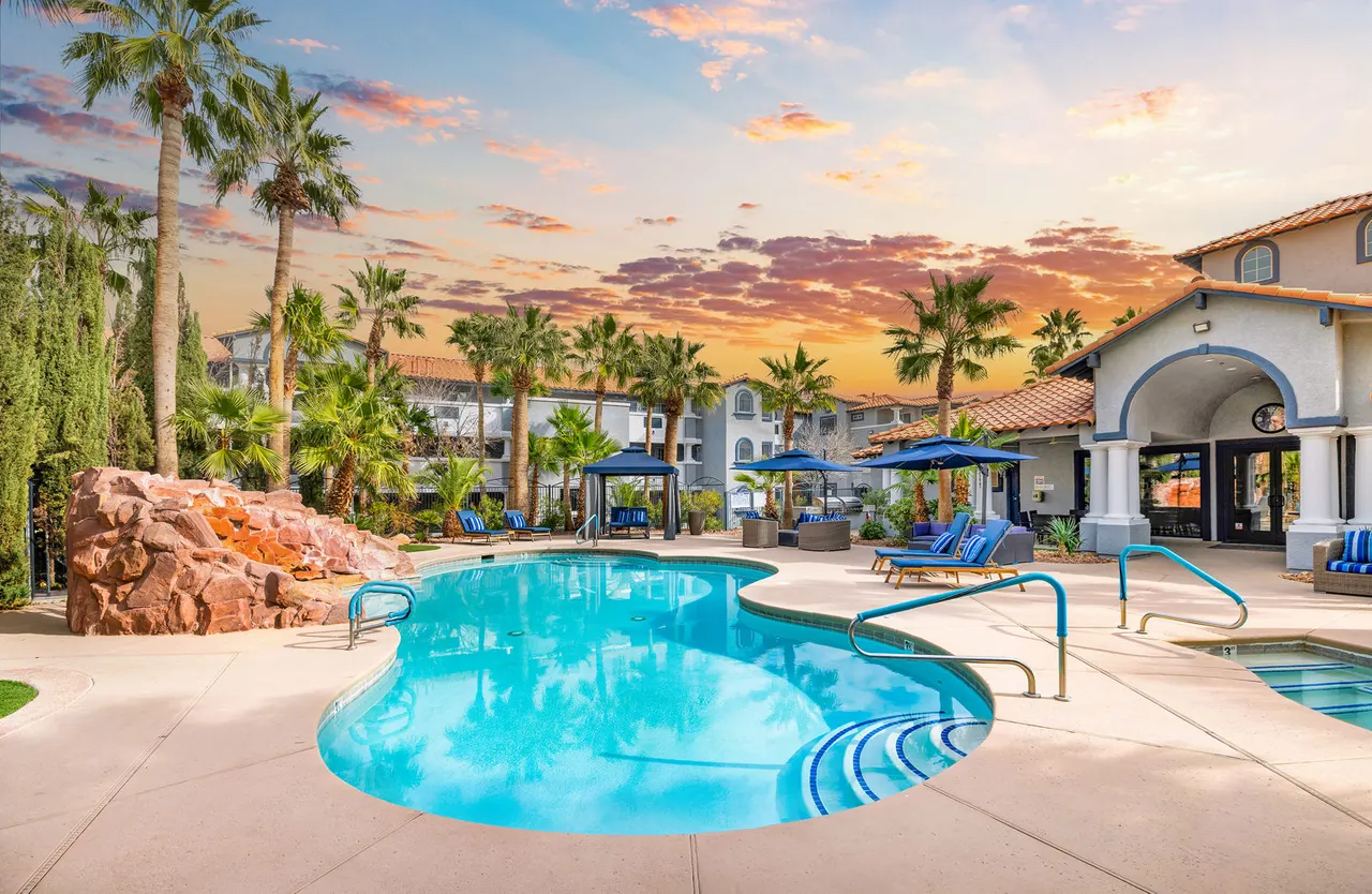 Destinations Pebble