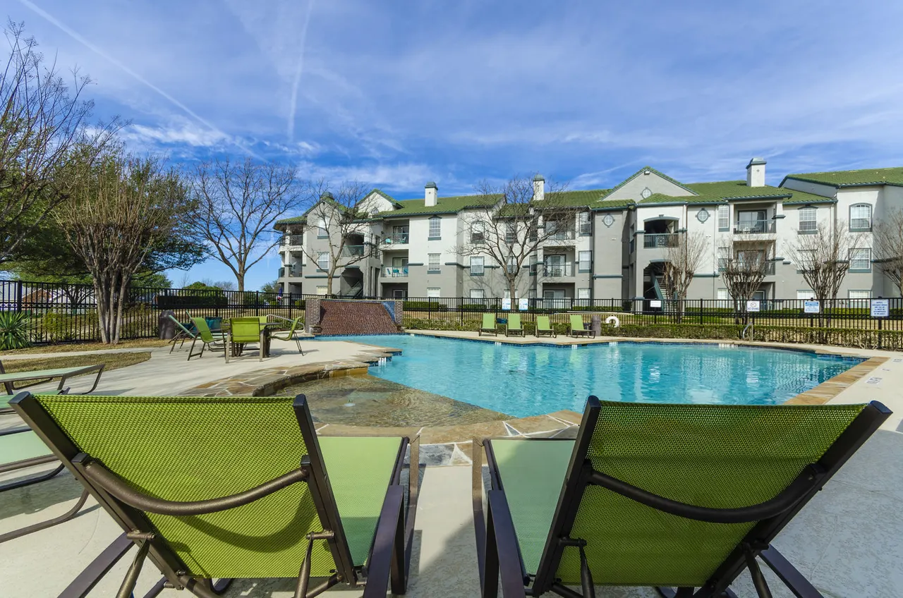Avery Pointe Apartments