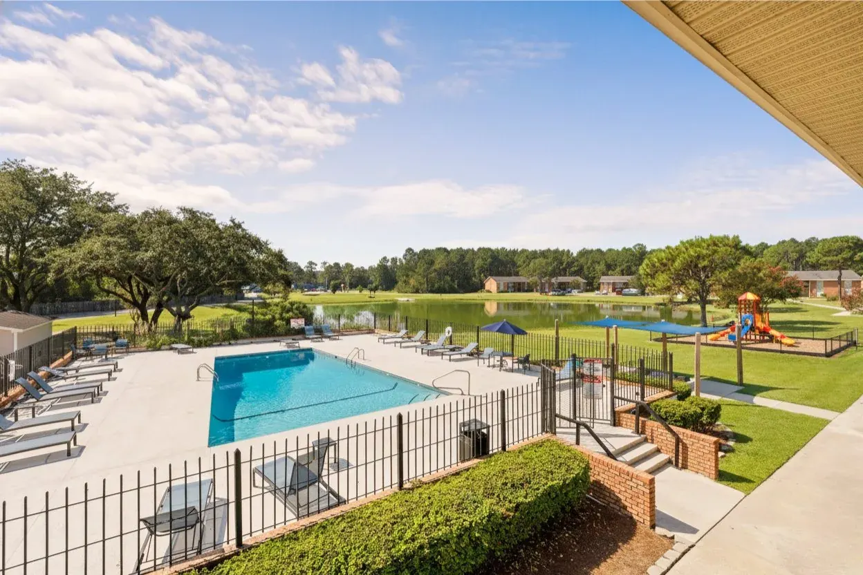 Lakeside Lakeview Apartments
