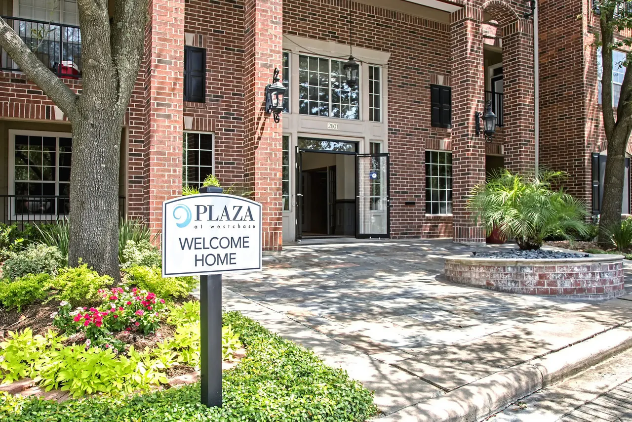 Plaza at Westchase Apartments