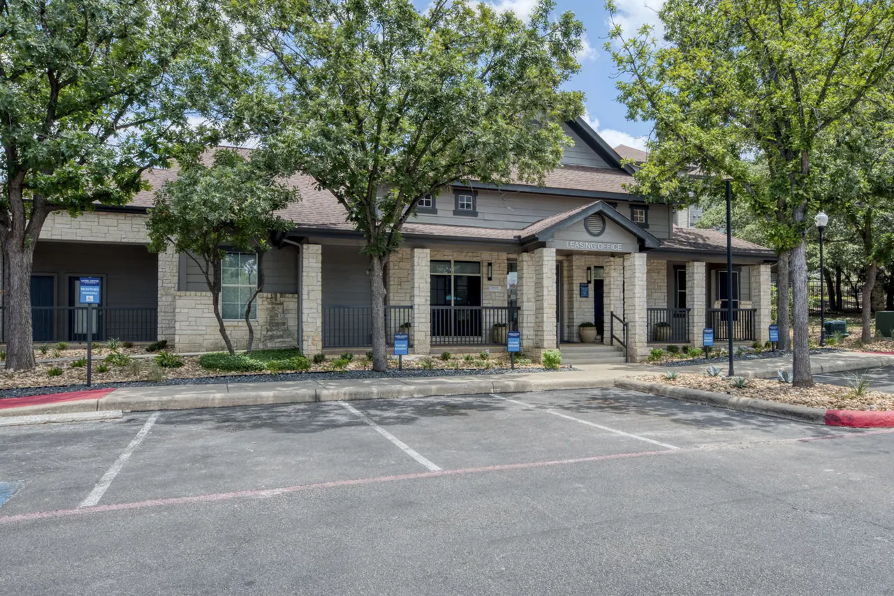Laurel Canyon Apartments