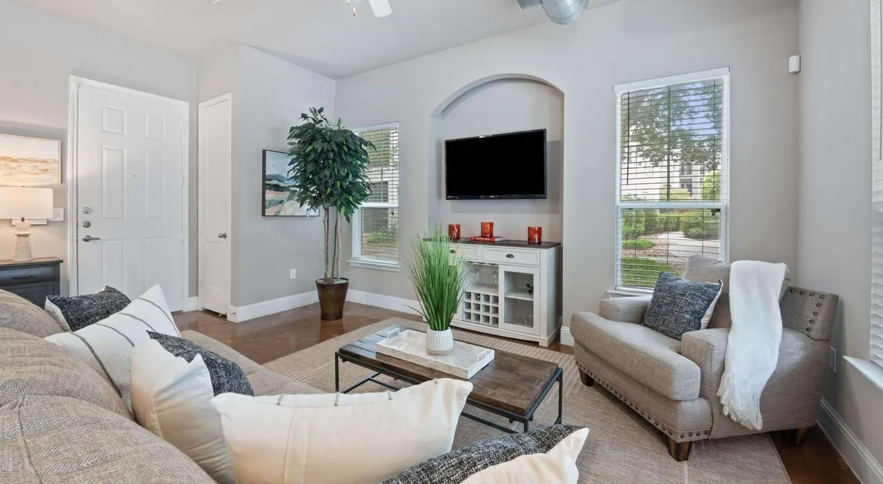 King's Cove Luxury Apartments