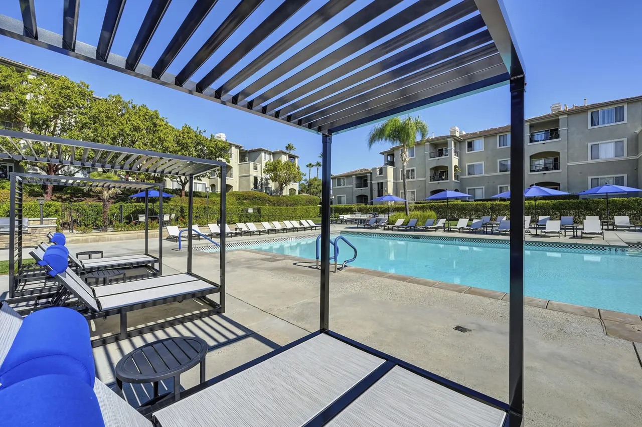 Delhaven Pointe Apartments