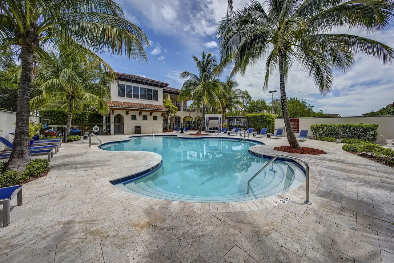 Solle Davie Apartments