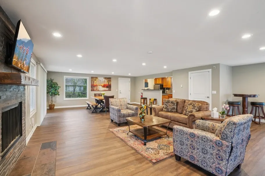 Barclay Square Apartments