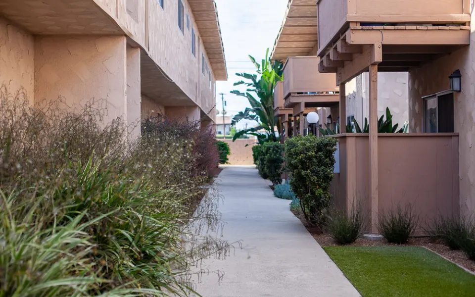 16251 Woodruff Apartments