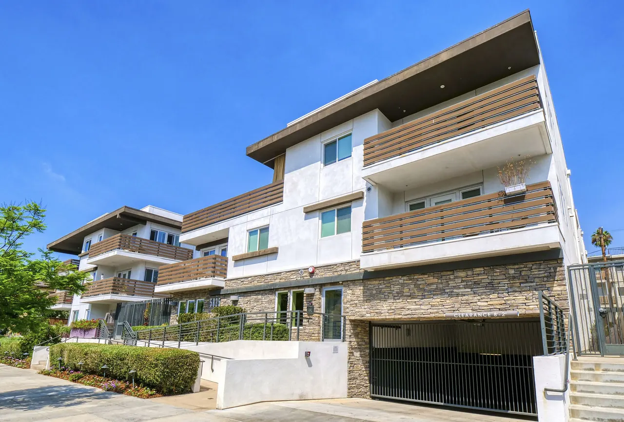 The Metropolitan at Larchmont Village