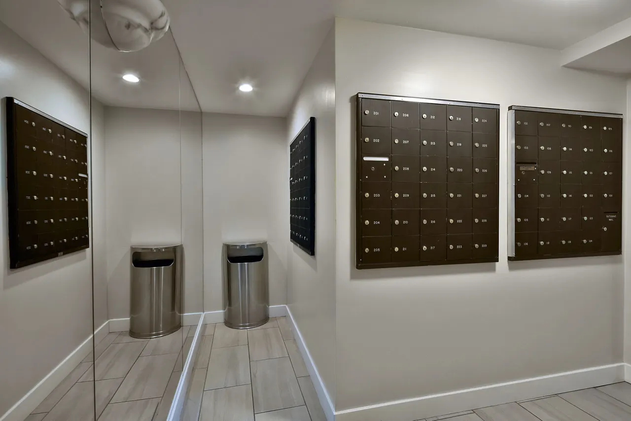 Warner Pointe